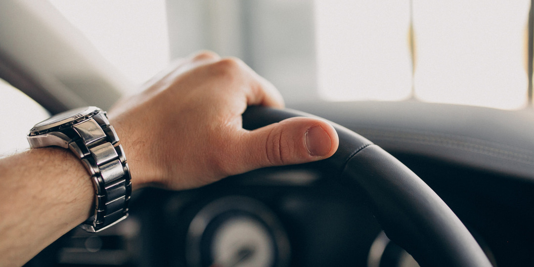 Очень важный палец. Верховный суд запретил ездить на «механике» людям без большого пальца на правой руке