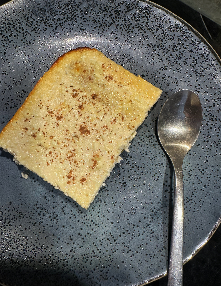 Творожная запеканка с кефиром и бананами