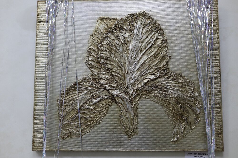 Необычное полотно. Больше похоже на чеканку.