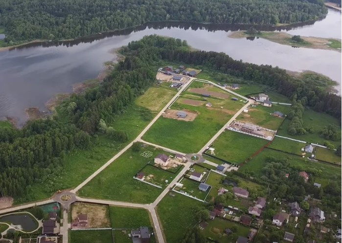 Вид с воздуха на американскую деревню в Московской обл. Источник: americanvillages.ru