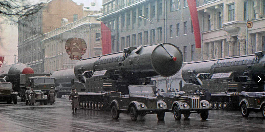 Зачем по Красной площади шло оружие, которого не существовало