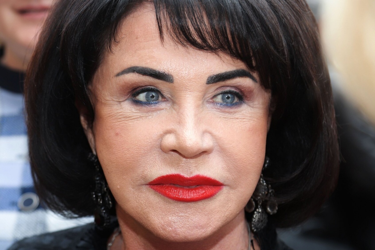     Надежда Бабкина ликвидировала свой фонд, 29 лет помогавший пожилым артистам