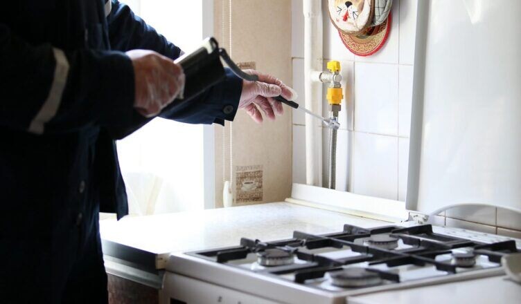 Новые правила проверки газового оборудования: газовики войдут без спроса, а если не впустить в квартиру – штраф 10 000 рублей