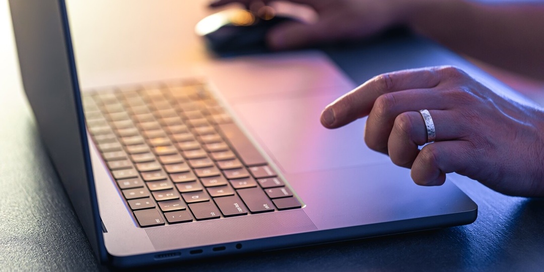 Россиянам массово блокируют доступ в «Госуслуги»: пользователям предлагают выбор — мессенджер Max или поход в МФЦ