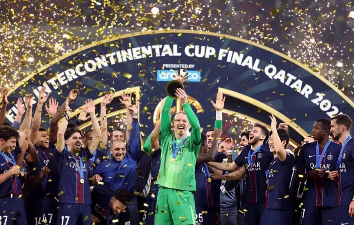    Встал стеной.