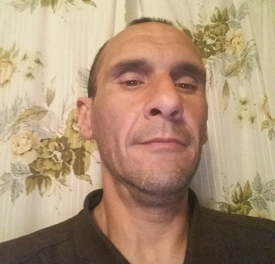 "Жена (44 года) ушла к состоятельному мужчине - устала от бедности со мной". Год постила сторис из ресторанов. Вчера вернулась с чемоданом