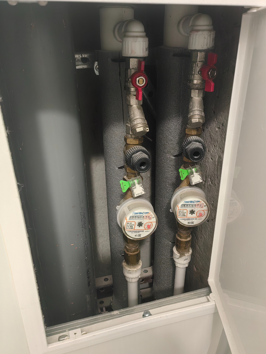 Трубы в туалете. 