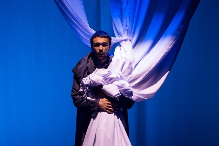    Оренбургская публика хорошо приняла премьеру татарского драмтеатра Полина Кузаева