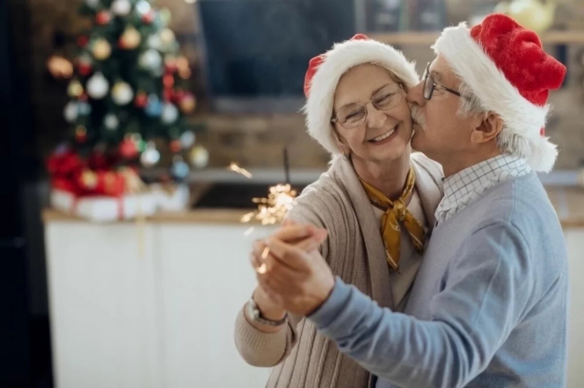    Бабушке и дедушке.