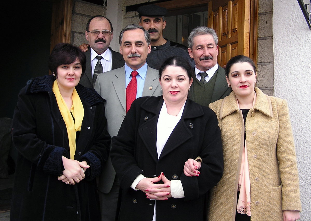 Петр Чекалов (в центре) со своими коллегами из Карачаево-Черкесского госуниверситета