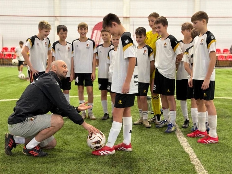     Из Москвы — в Хабаровск: на Дальнем Востоке открылась первая школа уличного футбола. фото: Искра