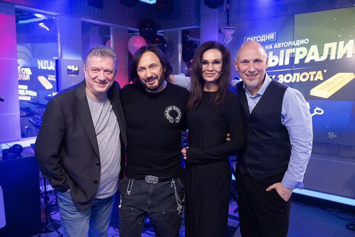    Стас Михайлов с ведущими шоу «Мурзилки Live» ГПМ Радио