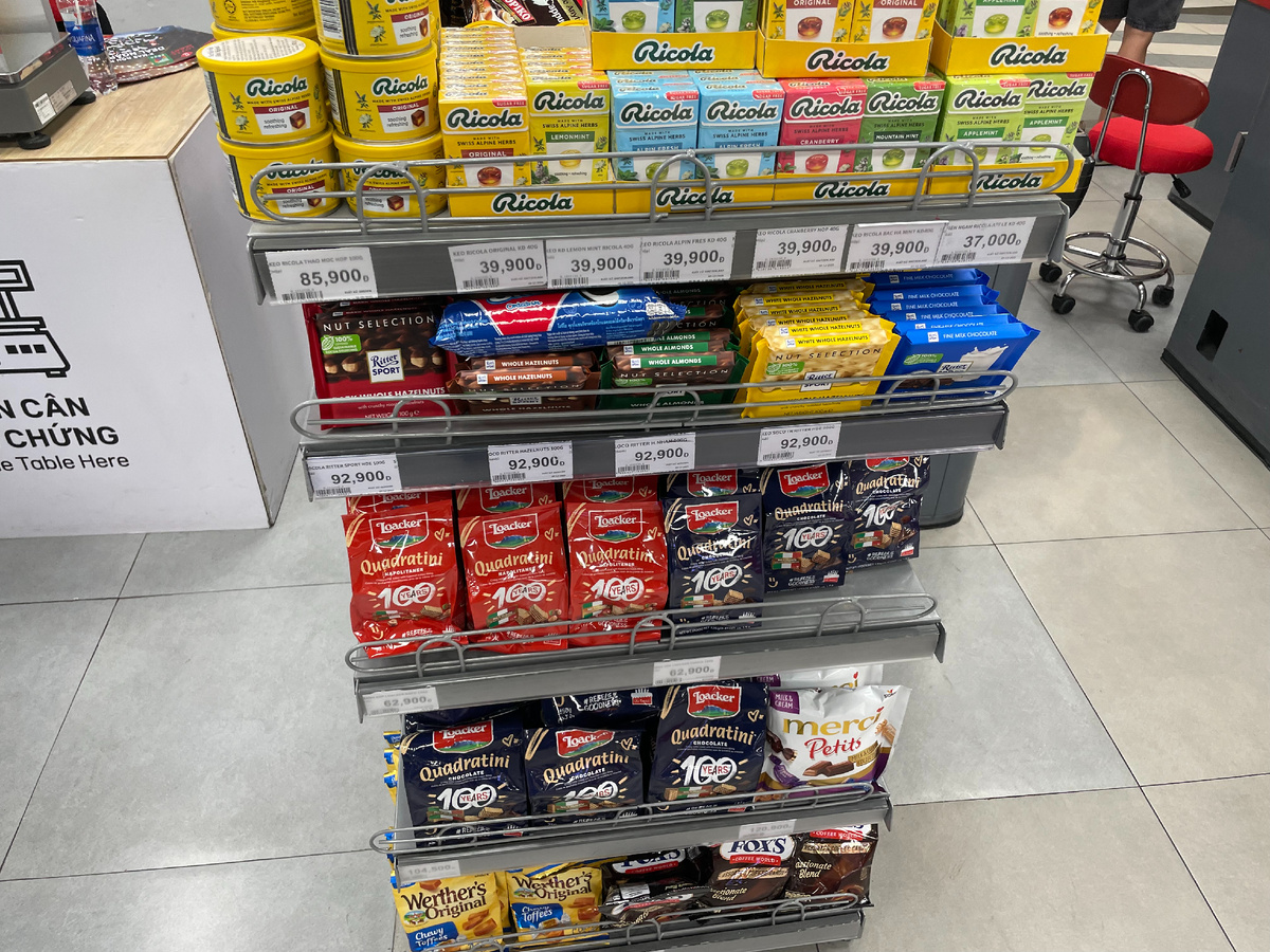 Шоколад Ritter Sport 93 тысячи донгов. Это 282 русских рубля