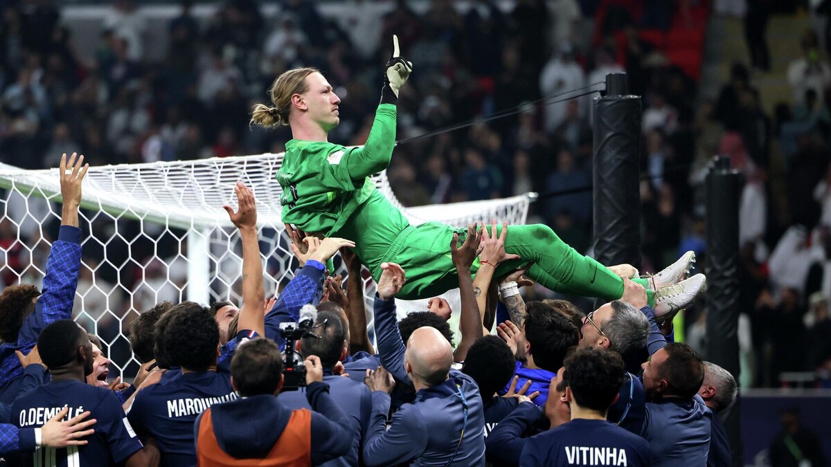 Его качали  и несли на руках!  фото: яндекс.