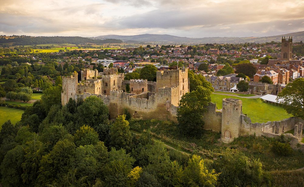 Замок Ладлоу https://www.tripadvisor.com/Attraction_Review-g186367-d212413-Reviews-Ludlow_Castle-Ludlow_Shropshire_England.html