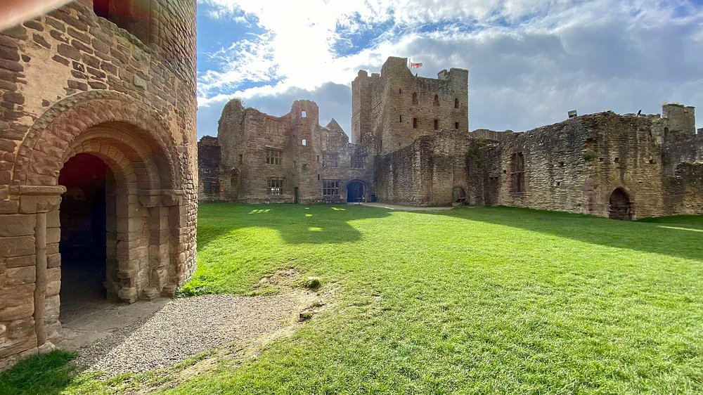 Замок Ладлоу https://www.tripadvisor.com/Attraction_Review-g186367-d212413-Reviews-Ludlow_Castle-Ludlow_Shropshire_England.html