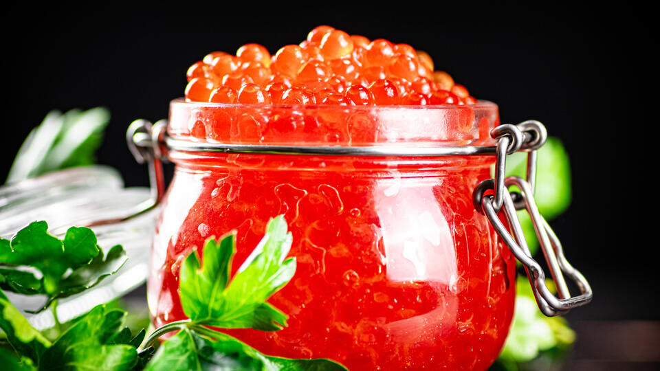     Трампу передали ящик чныррахской красной икры из России www.globallookpress.com/Ingram Images