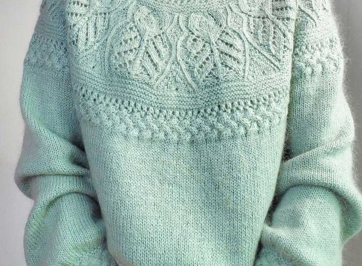 Вязаные модели с круглыми кокетками: гармония формы и техники