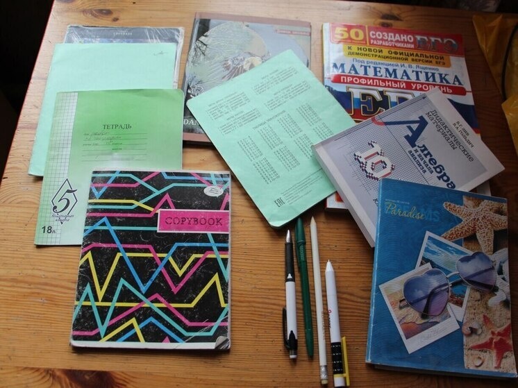     Аферисты звонят детям и родителям по телефону и представляются учителями и другими сотрудниками школы. Фото: архив МК в Питере