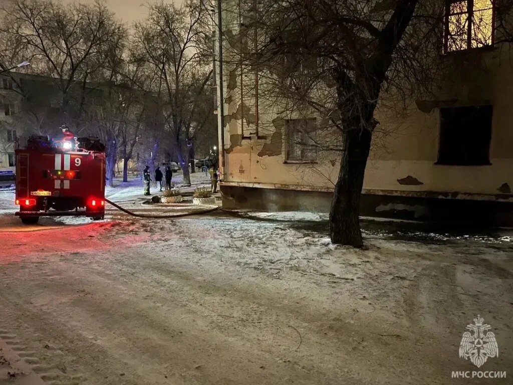     В Орске на пожаре в жилом доме спасли восемь человек Оренбуржье
📷    В Орске на пожаре в жилом доме спасли восемь человек Оренбуржье
