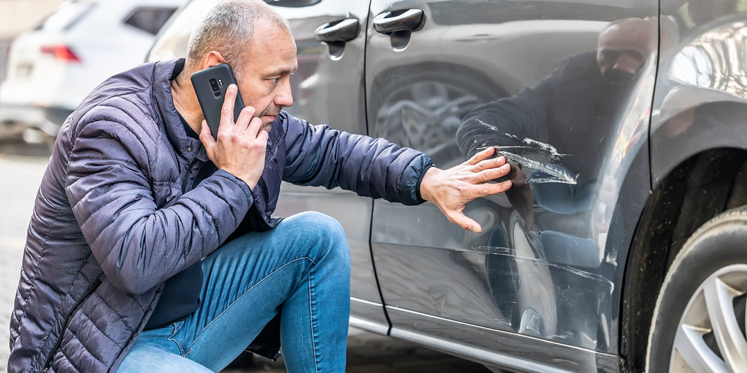 Поцарапал чужую машину дверью во дворе, что делать по закону, чтобы не платить лишнего?