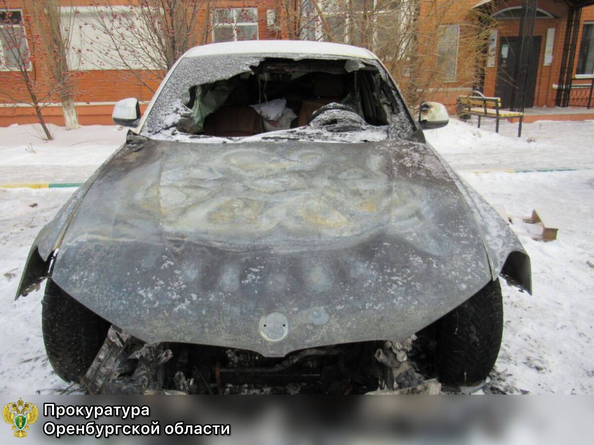    Двое мужчин по заказу сожгли автомобиль BMW жительницы Оренбурга