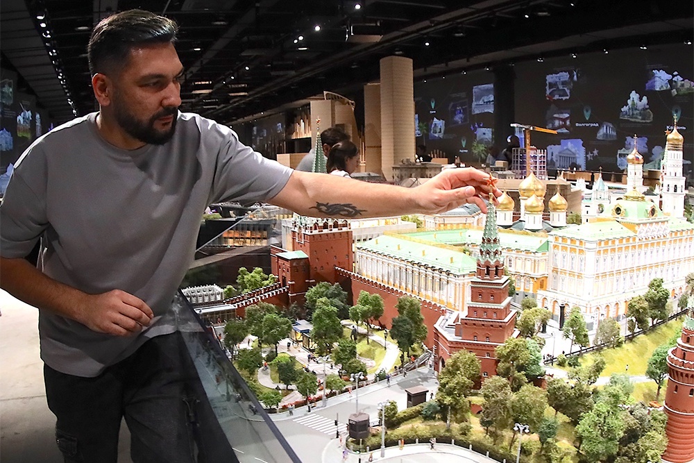    Мастера продолжают создавать объекты экспозиции в рабочие часы музея. / Аркадий Колыбалов