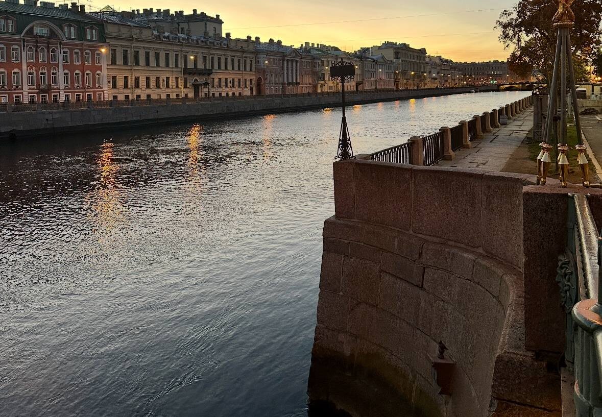 в 6.30 на Фонтанке не было ни кого, кто мог бы меня сфотографировать с Чижиком-Пыжиком