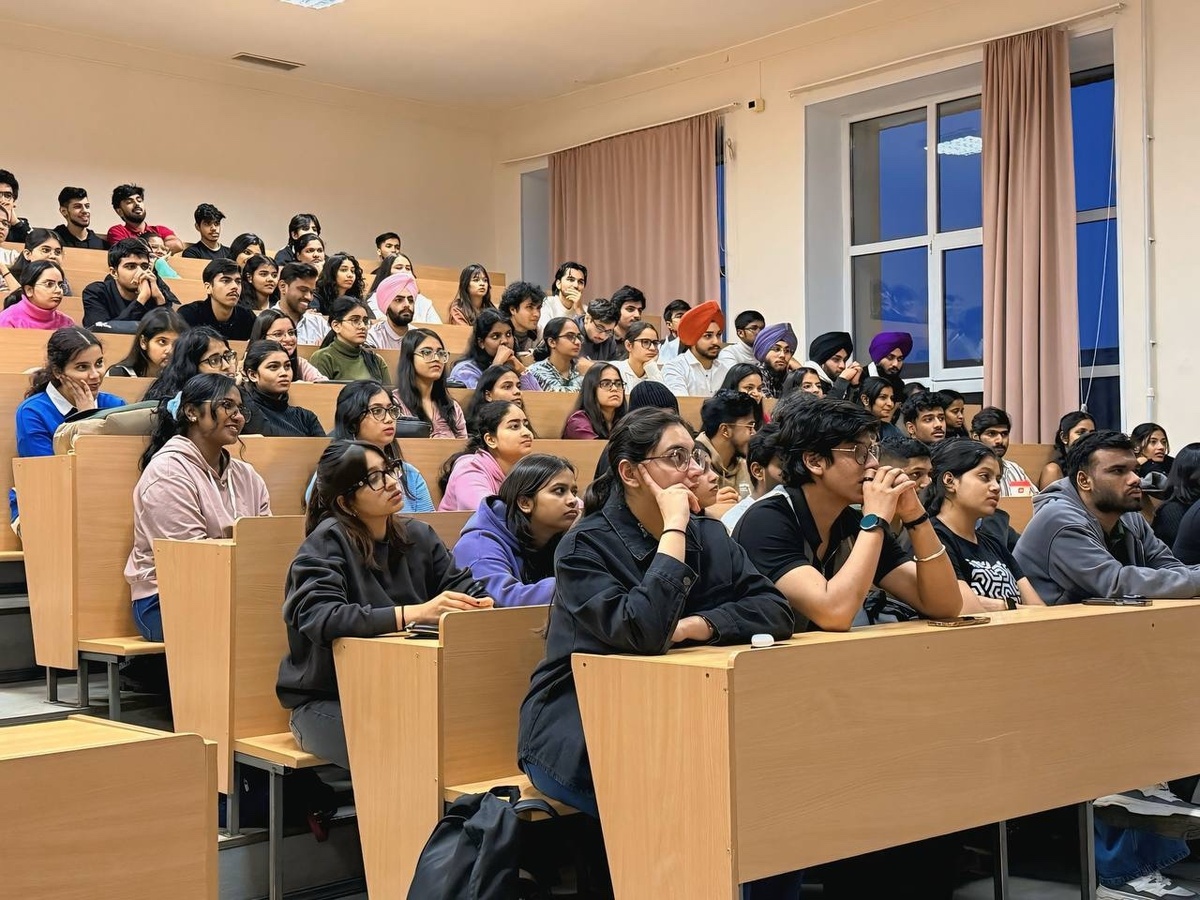    Лекция для студентов из Индии. Фото: ГАИ Петрозаводска