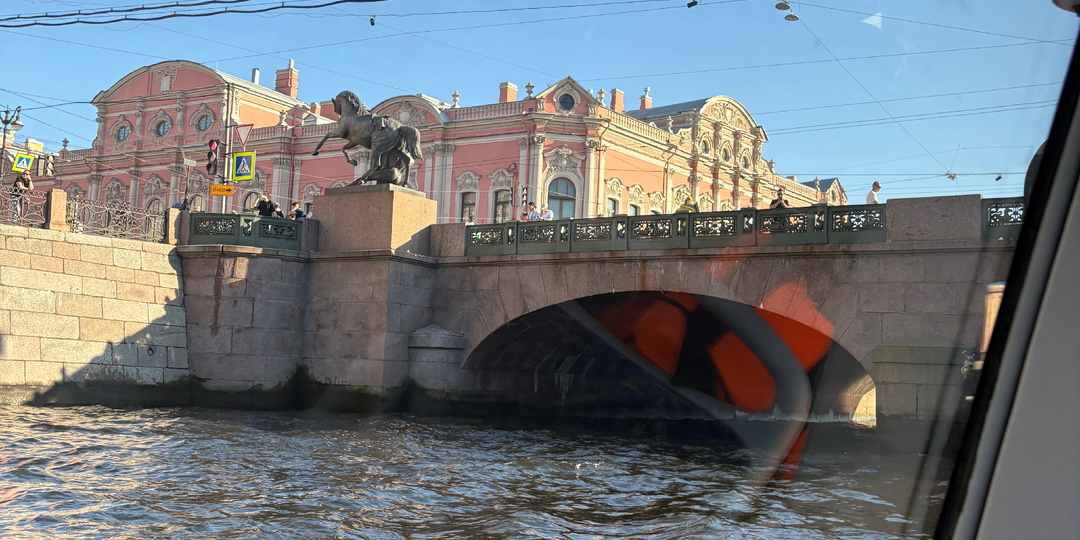 Прогулка на катере по каналам Санкт-Петербурга.
