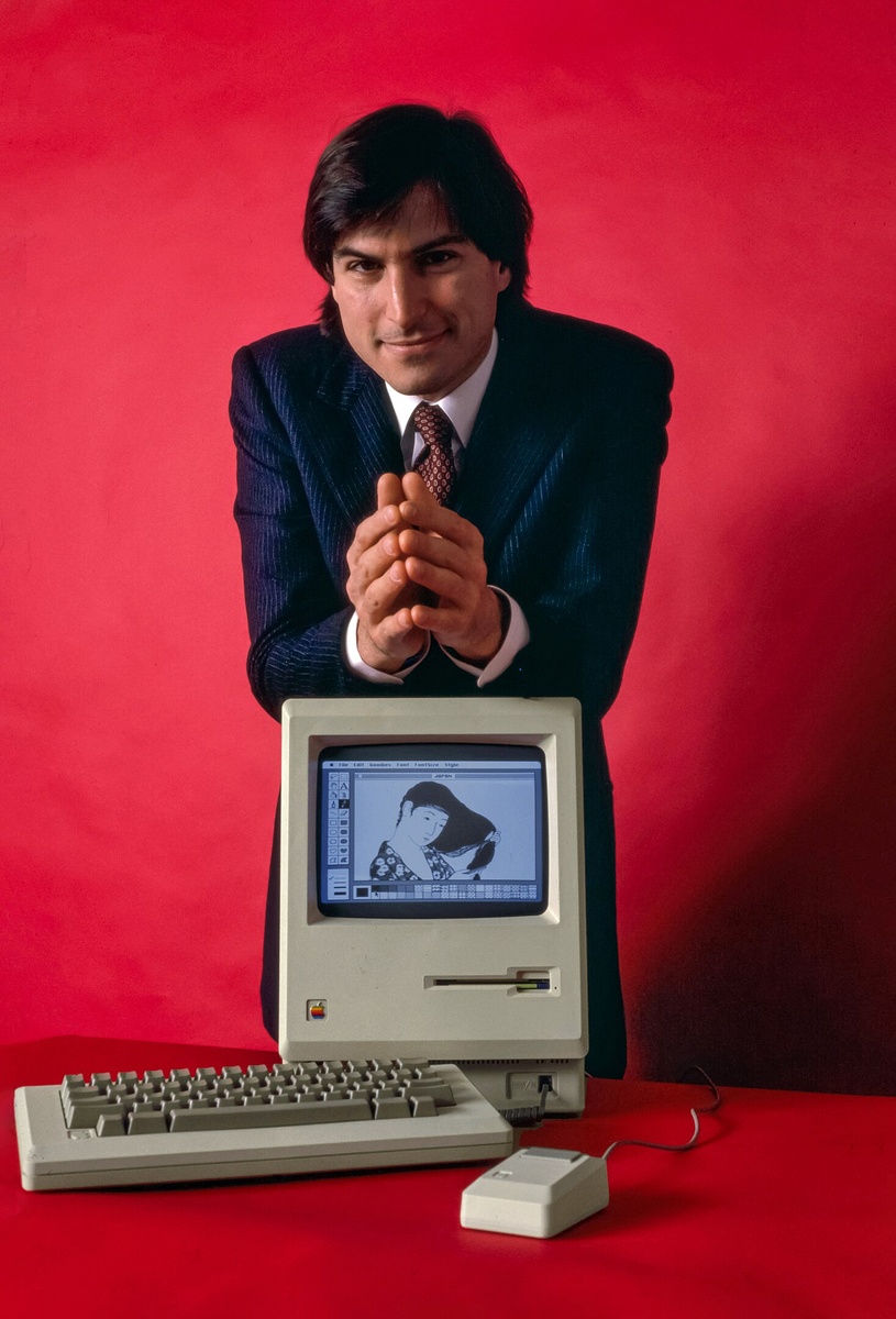 Стив Джобс и компьютер Macintosh, январь 1984 года