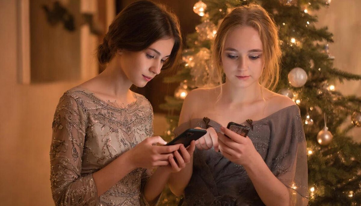 Для тех, кто любит слать поздравления в 00:00 1 января лучше использовать отложенные сообщения.  Фото: Изображение сгенерировано нейросетью Kandinsky 5.0