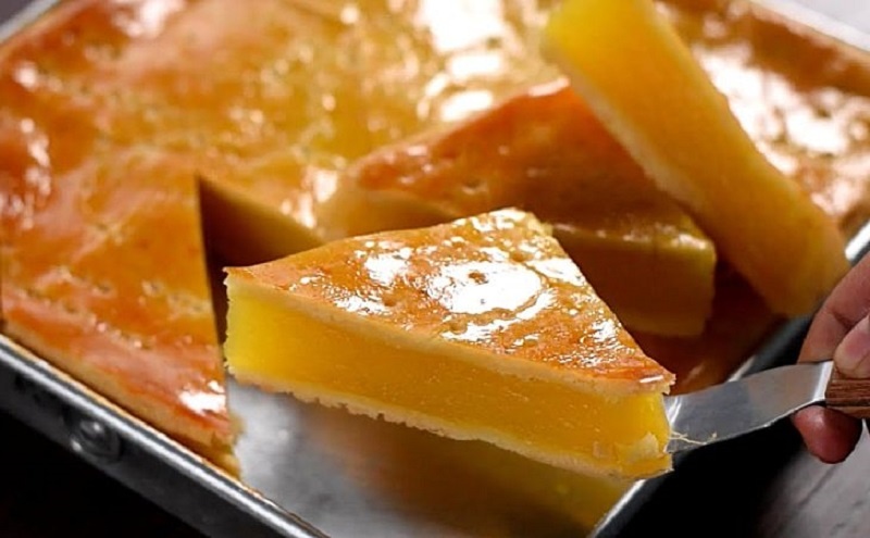 Пирог-пудинг с сочной фруктовой начинкой: отличный десерт для праздничного стола