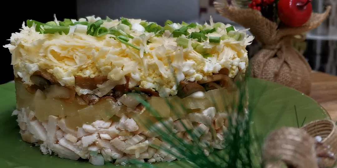 Готовлю этот салат на праздничный стол из года в год. Сочетание ингредиентов обалденное и сам рецепт простейший