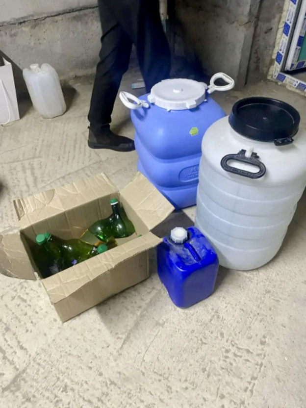    В Кировской области изъяли 500 литров алкоголя и 3,5 тысячи пачек сигарет