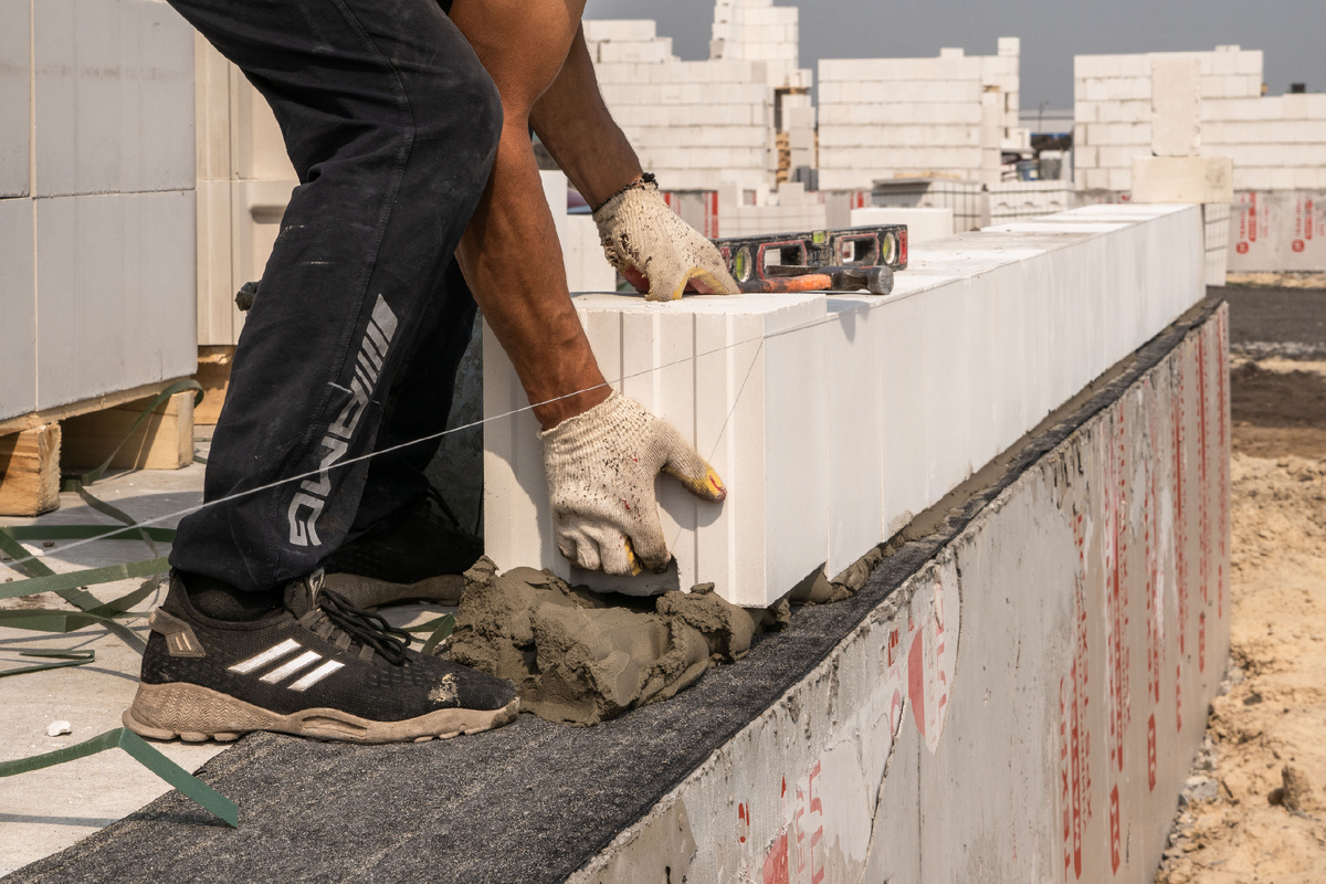 От качества кладки первого ряда зависит буквально всё!