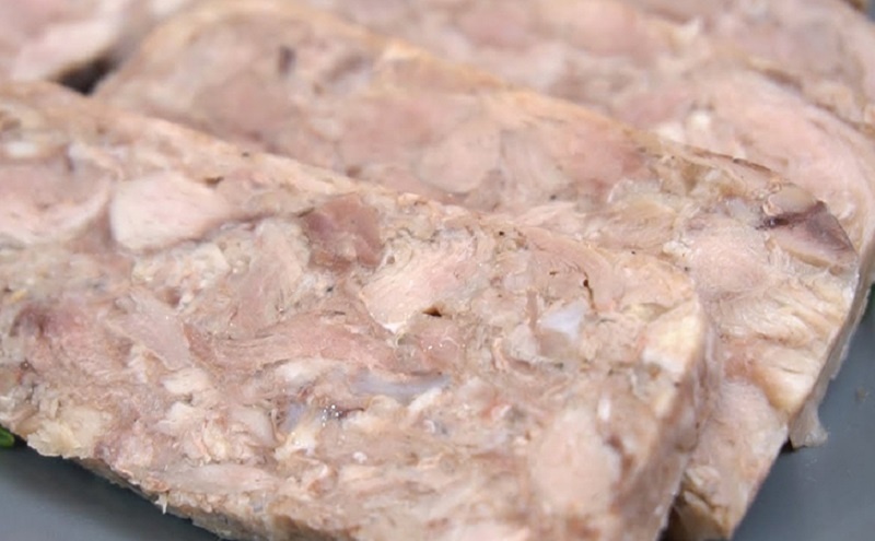 Готовим домашнее мясо под прессом: натуральная альтернатива магазинной колбасе и закуска для праздничного стола