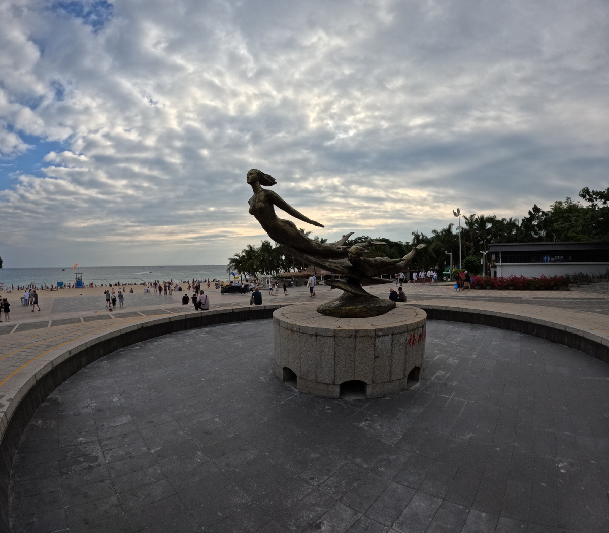 Центральная площадь бухты Дадунхай