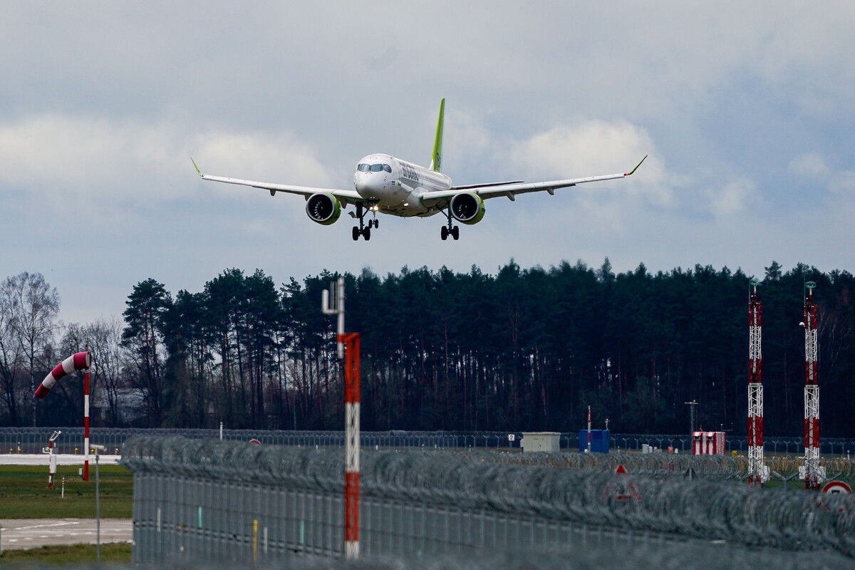 Самолет airBaltic заходит на посадку в Риге © Sputnik