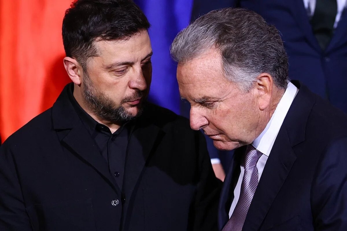    Владимир Зеленский и Стив Уиткофф беседуют в Берлине.