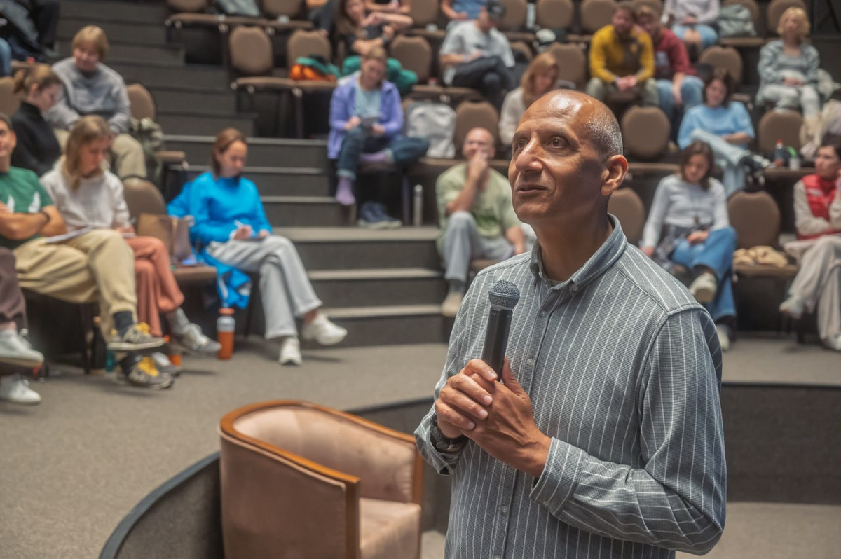 Паата Амонашвили с участниками курсов 