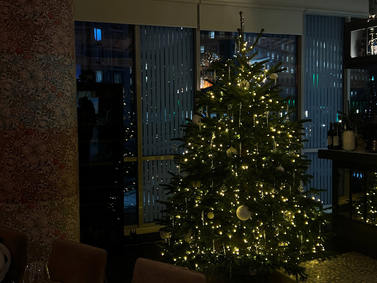 Атмосферы добавляет елочка 