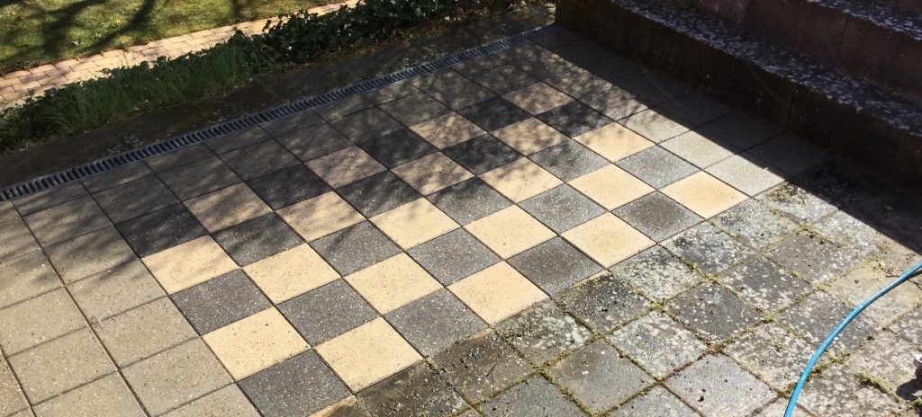 Обработанная и необработанная поверхность тротуарной плитки