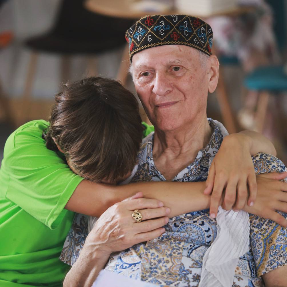 Шалва Александрович Амонашвили с ребенком