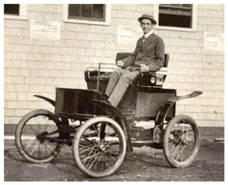 одна из первых эл.машин                                                                                                   фото с Яндекс