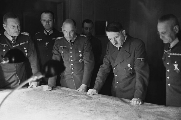 «Гнилая конструкция рухнет от удара»: как Гитлер планировал победить СССР по плану «Барбаросса»