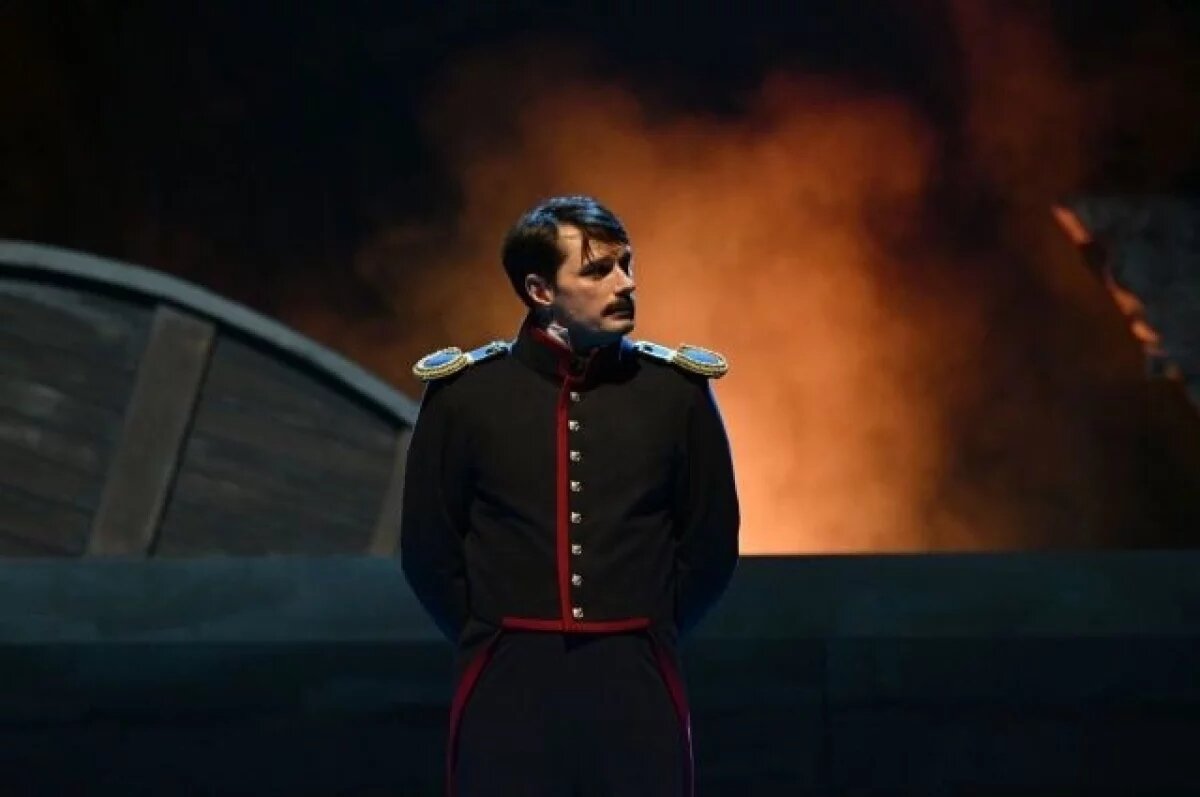    В Русдрамтеатре Уфы состоялась премьера спектакля «Герой нашего времени»