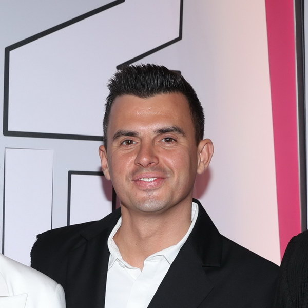     Кирилл Туриченко перекрашивает розовую детскую