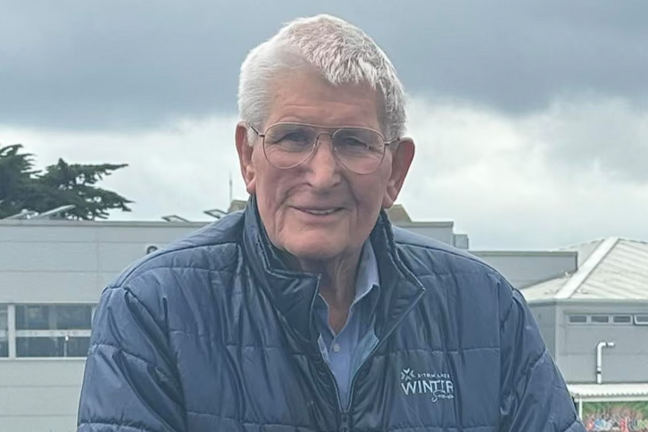 Теперь Рой думает, что за ним следят. Скриншот видео YouTube-канала "Crown & Capital"