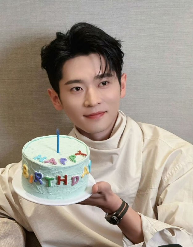 Актёр Чэн Лэй. Листайте галерею...